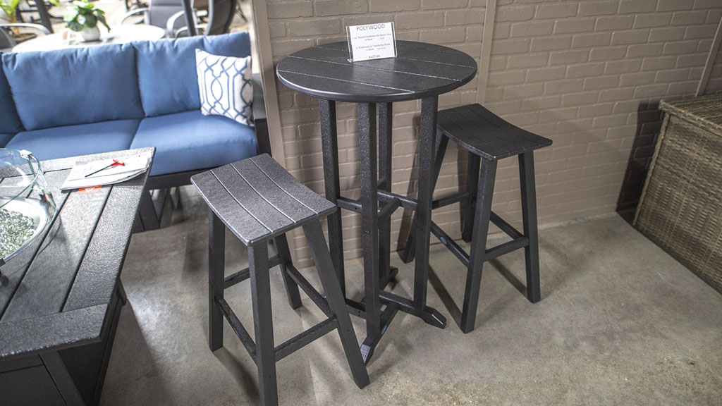 small 2 person-bistro table set includes 2 stools. champaign il store