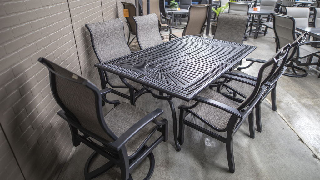 6 person cast aluminum rectangle dining table with swivel chairs. champaign il store