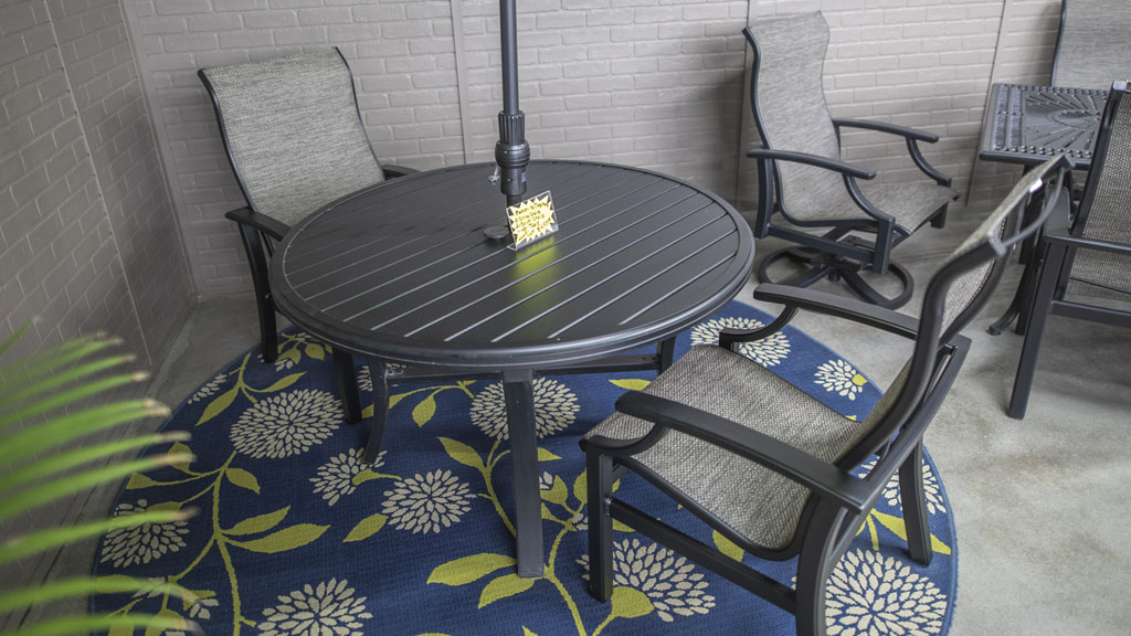 aluminum round dining banchetto table and sling. champaign il store