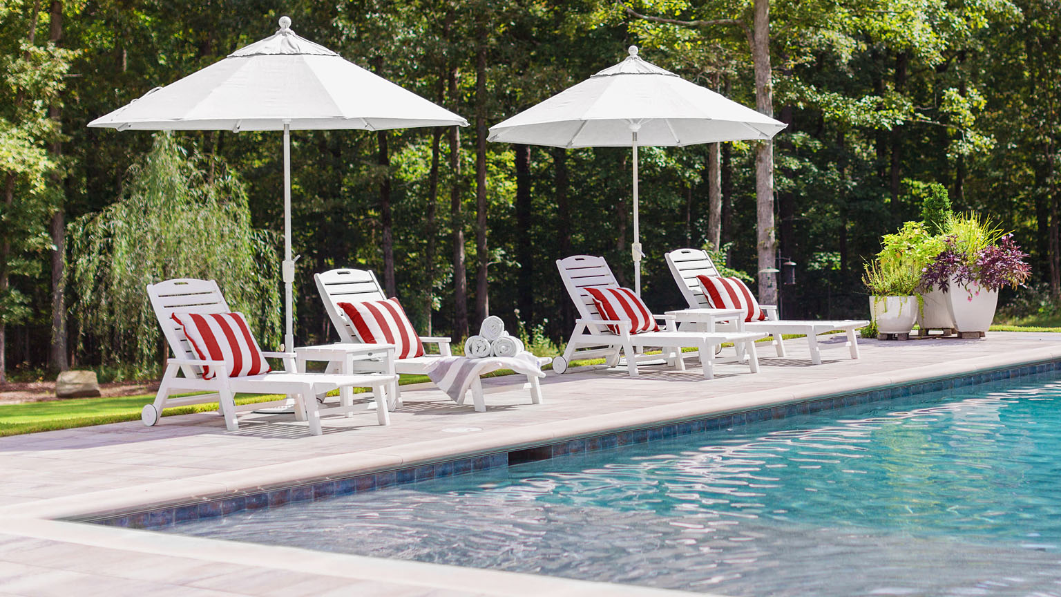 Polywood Commercial Lounges in White Poolside