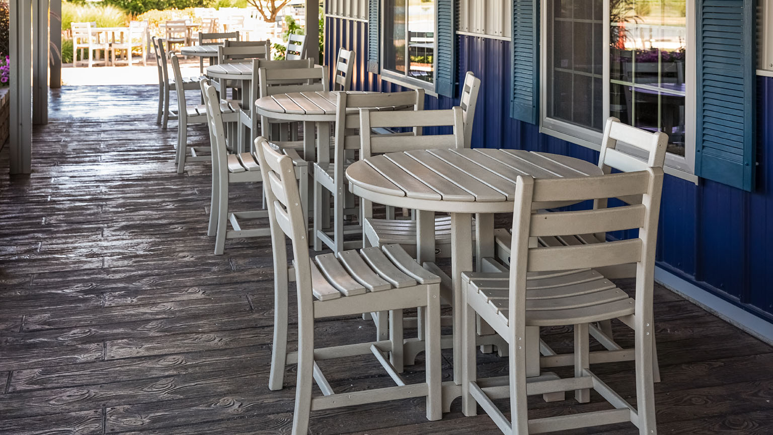 Polywood Commercial Porch Dining Area Overflow