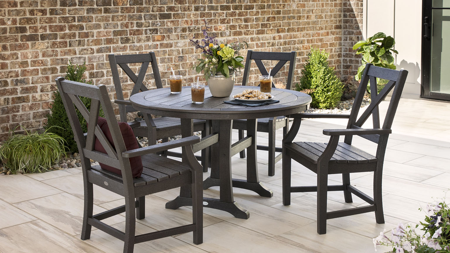 Polywood Round Dining in Black