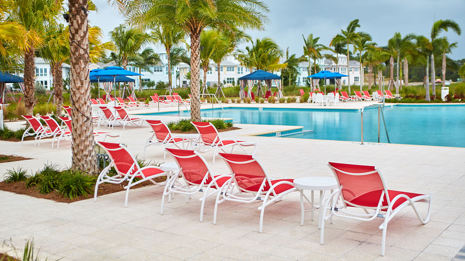 Woodard Commercial Hotel Chaise Lounges Poolside White Frame & Red Slings