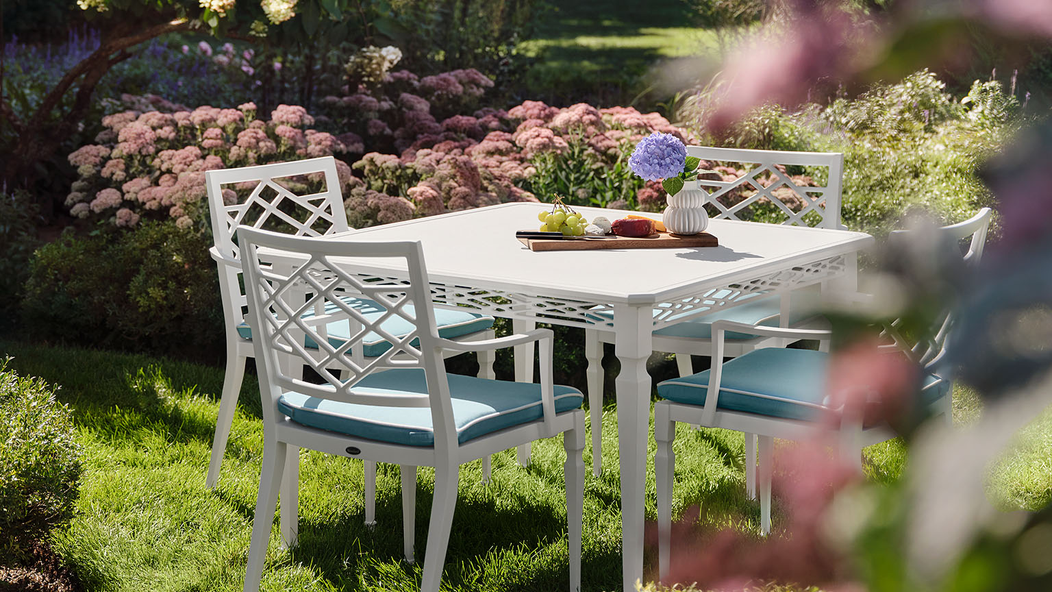 Woodard Tuoro Dining Set Square Table in White